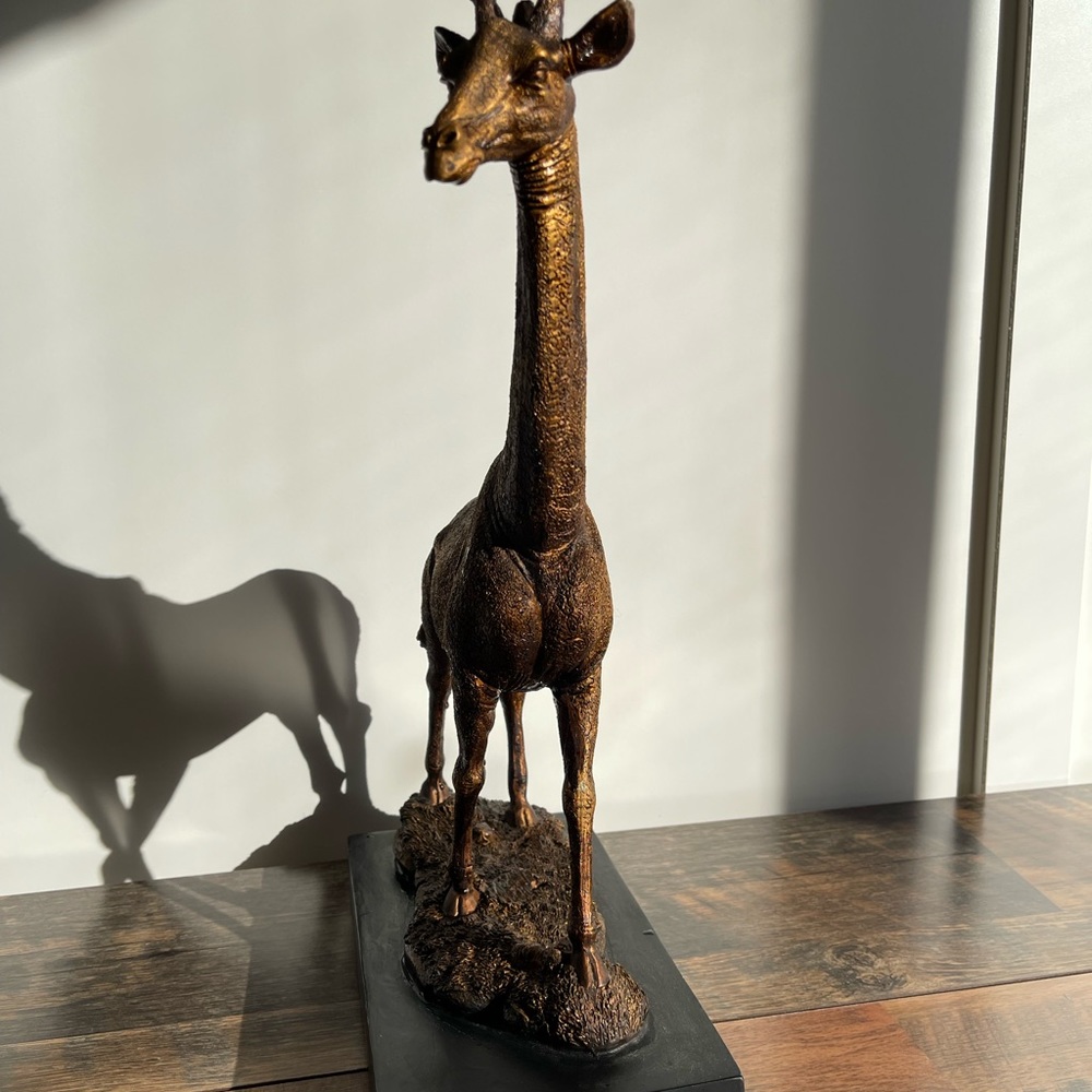 Giraffe statue